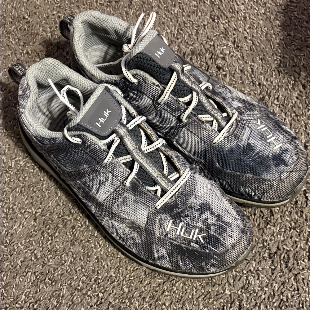 Huk Men's Black and Gray Boat Fishing Shoes size 11